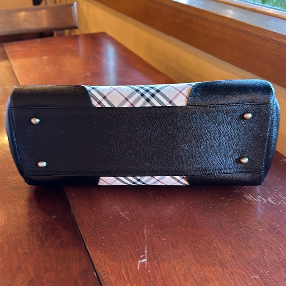 Burberry Nova Check Satchel in Excellent Condition - Picture 3 of 10